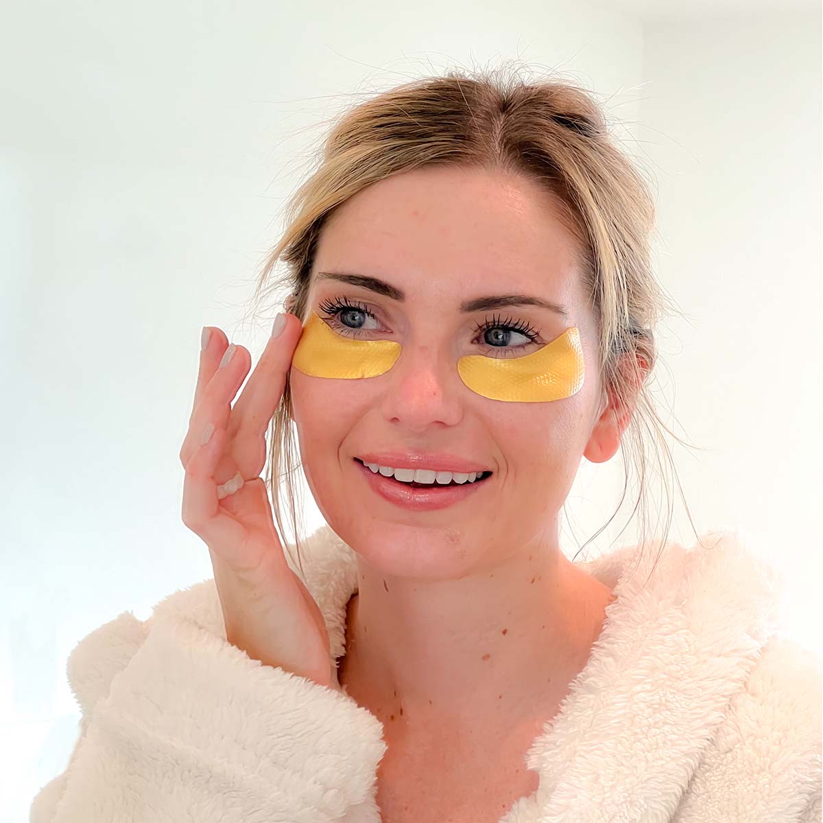 Sorella Apothecary Eye- Luronic Hydrating Patches are a perfect way to plump the eye area leaving it looking revived and vibrant